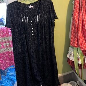 Secret treasures gown.  XL 16-18 polka dot